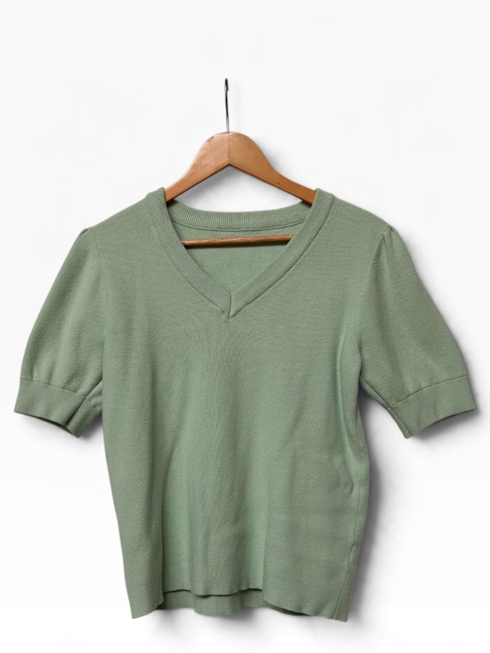 Sage Light Green Short Puff Sleeve V-Neck Fine Knit Sweater Top Size Large